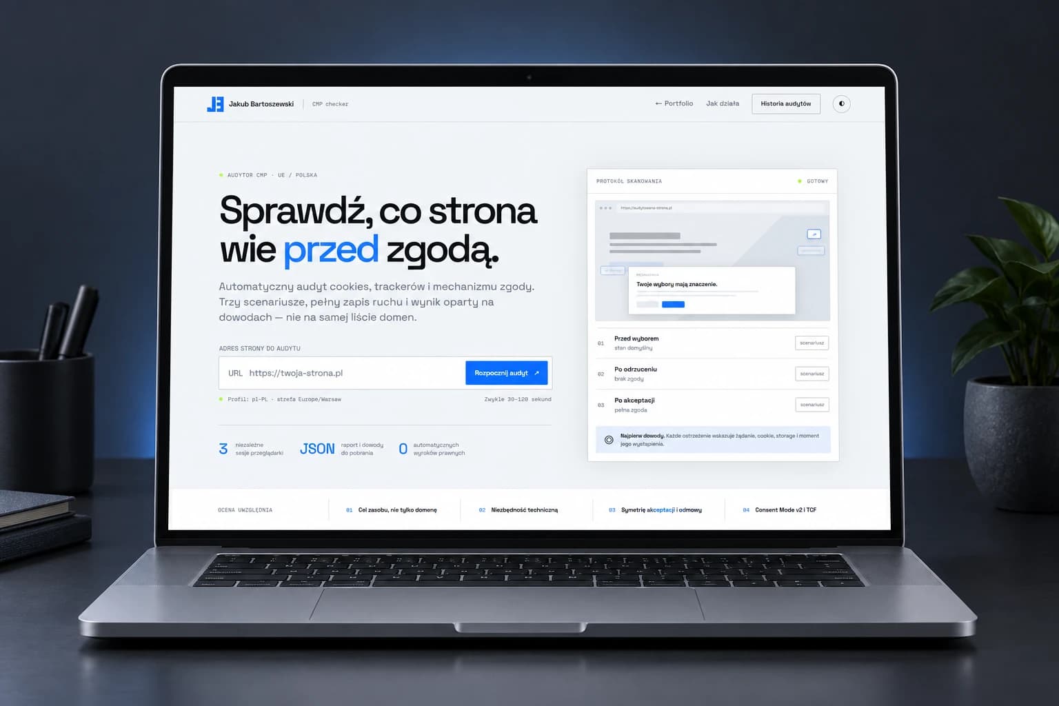 Laptop z widokiem strony startowej CMP checker.